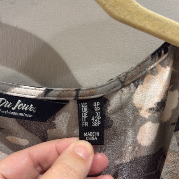 De Jour Shorts Romper - Picture 4 of 6